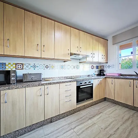 Spacious In Oasis Riviera Apartment