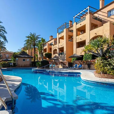 Apartment Spacious In Oasis Riviera Málaga